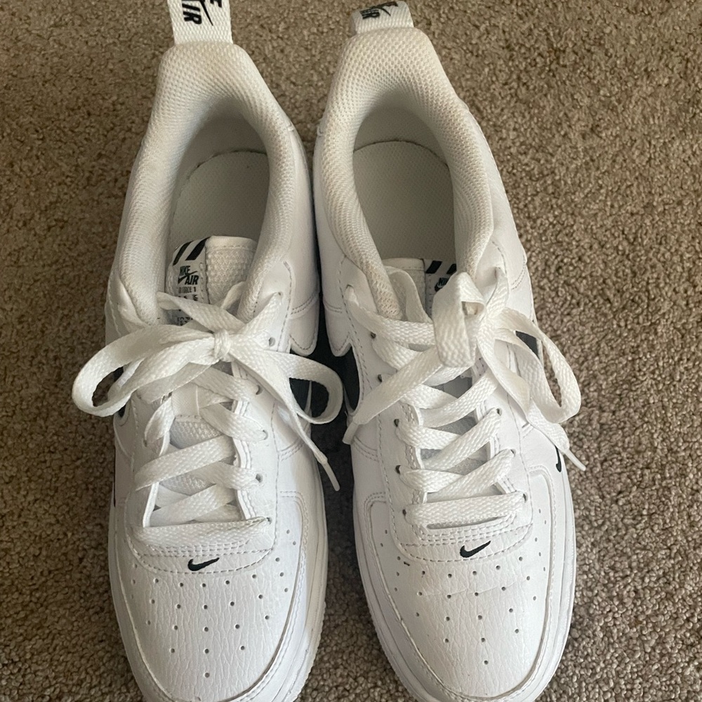 NEW NIKE AIR FORCES- BLACK ADITION.